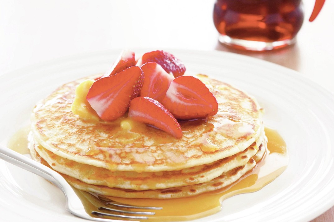 traditional-pancakes-with-maple-syrup-butter-strawberries-28073-1